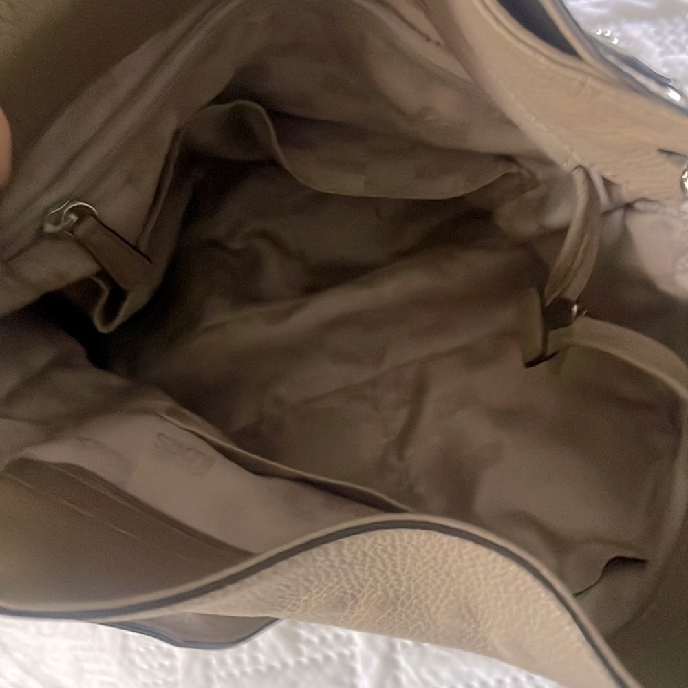 Michael Kors bag with chain detailL. - Picture 3 of 3